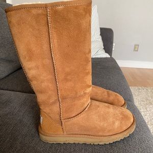 Ugg boots girls size 3(5.5 in women)
